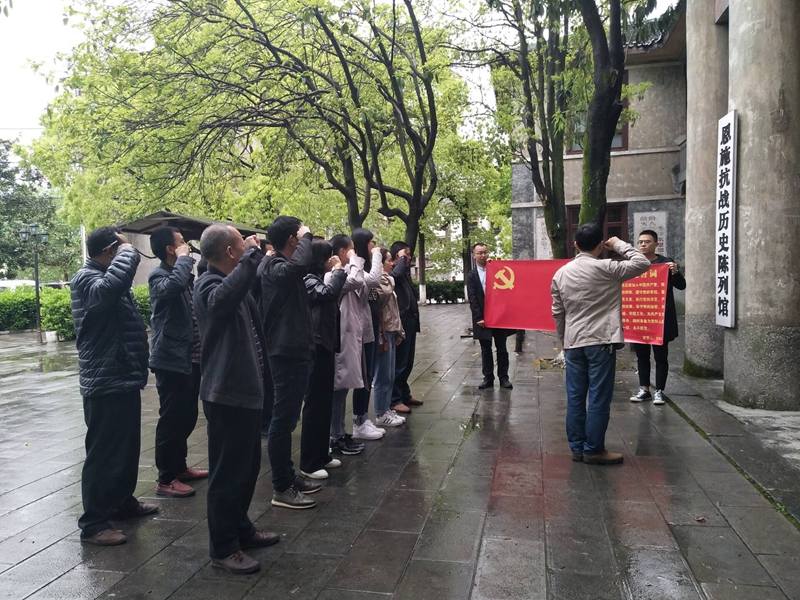 ��չ��ɫ����  ���к�ɫ����ͼ��</TRS_DOCUMENT>