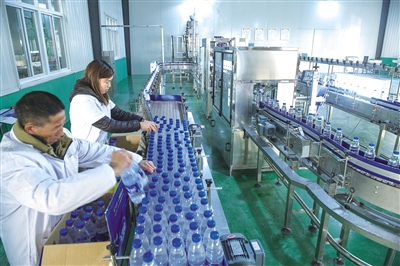 �Ƕ�ɽ��ӿ�¸���ˮ