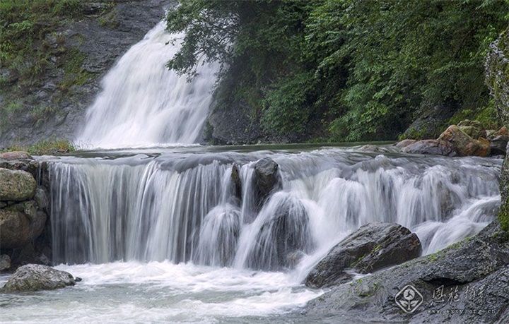 ˫�����ٲ�  ʯͷ��