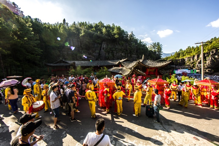 ����Ů����